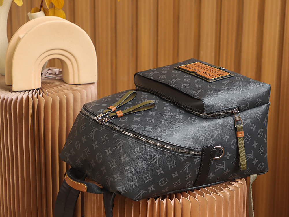 Louis Vuitton Discovery M45218