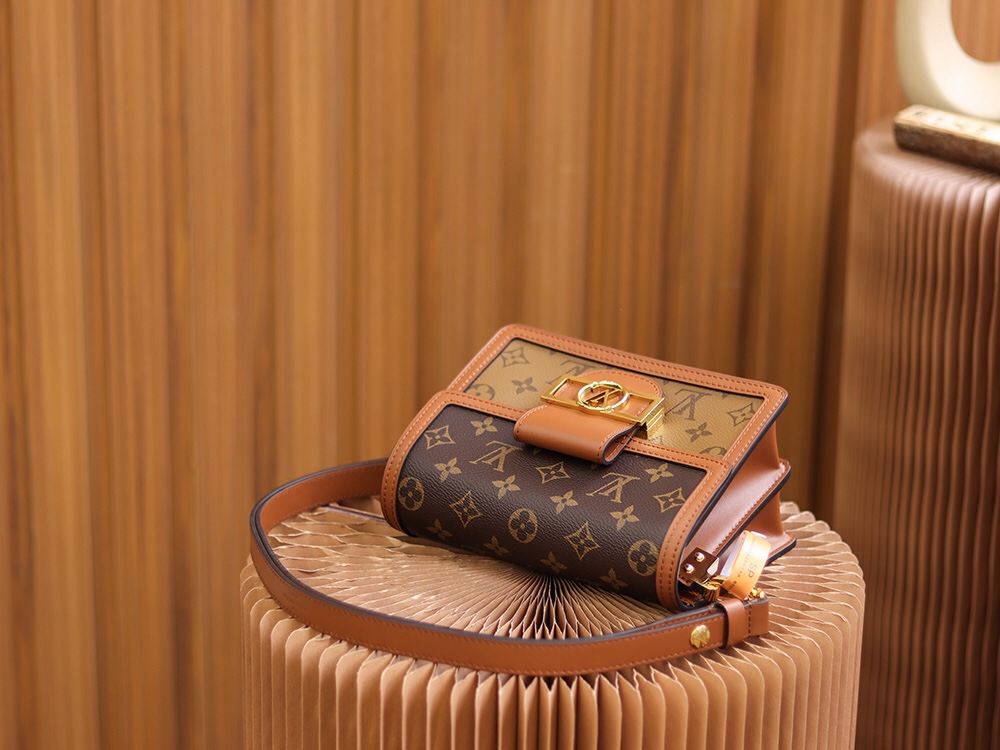 Louis Vuitton Dauphine M44580