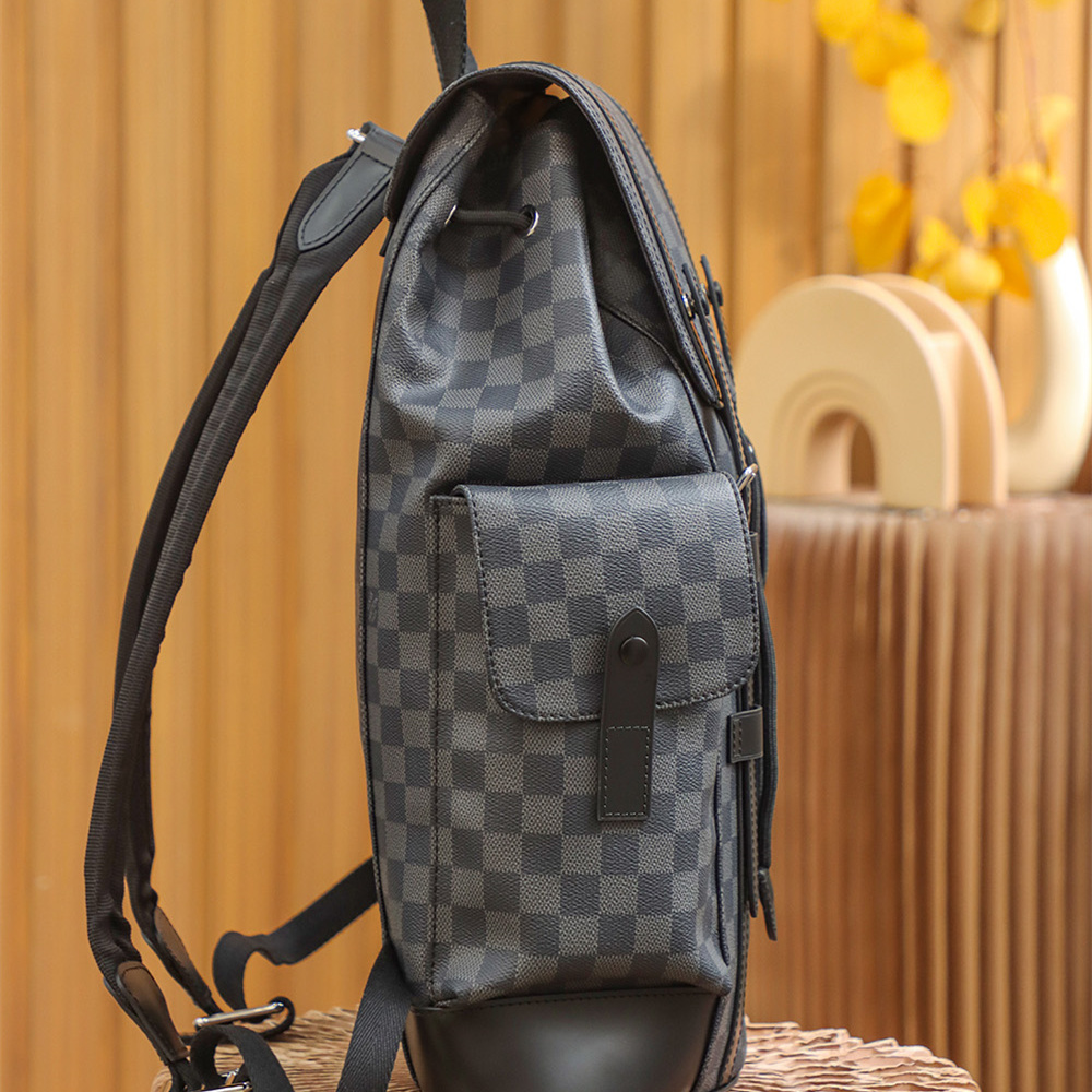 Louis Vuitton Christopher M41379