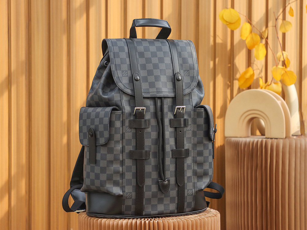 Louis Vuitton Christopher M41379