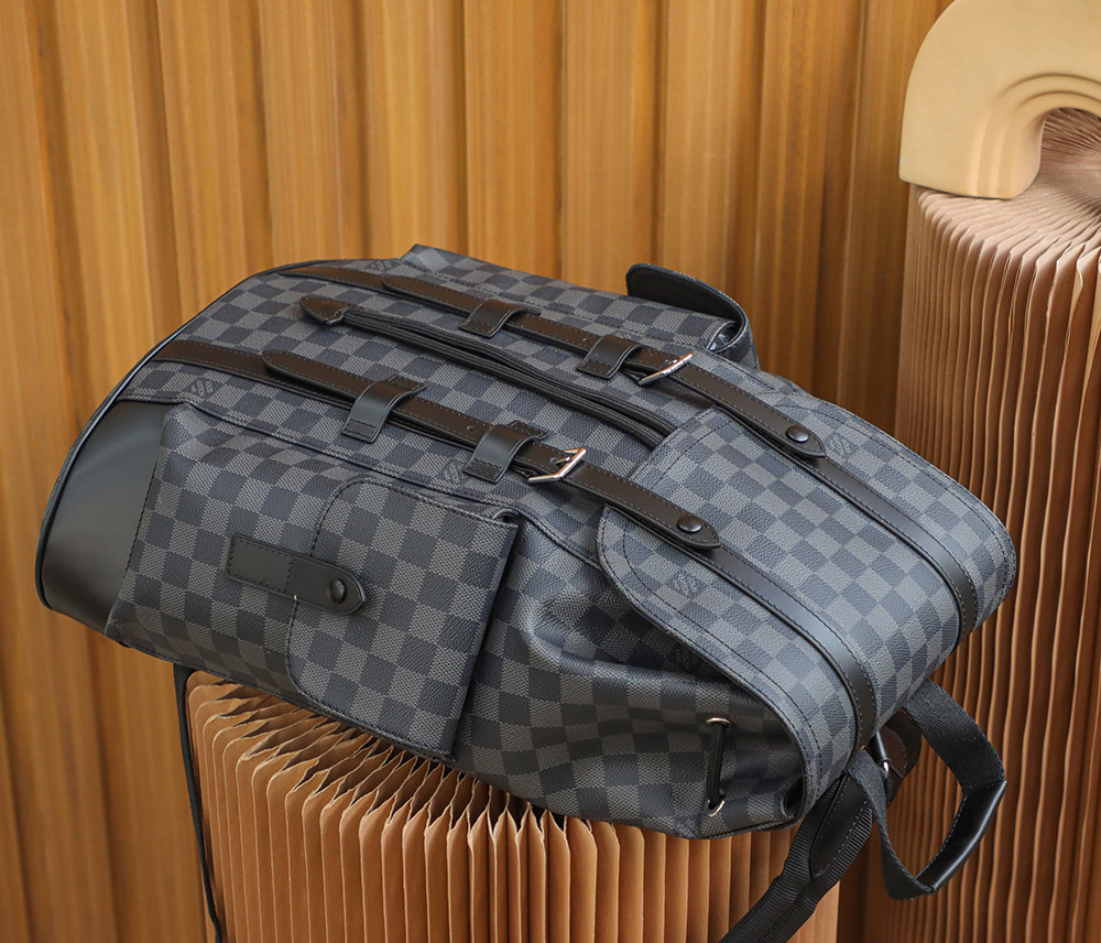 Louis Vuitton Christopher M41379