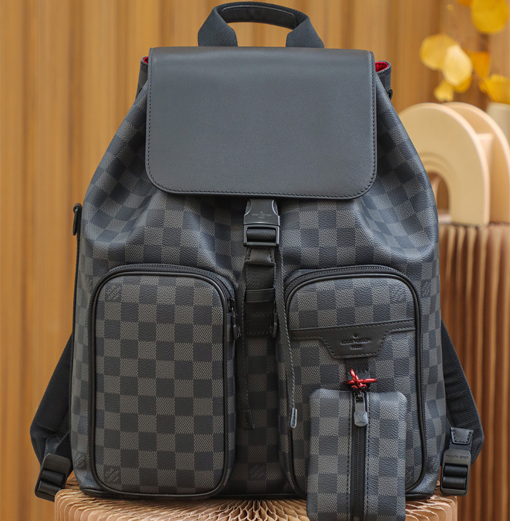 Louis Vuitton Utility M40279