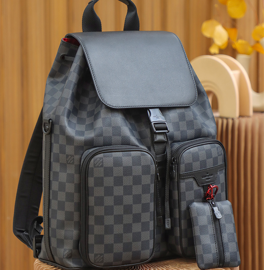 Louis Vuitton Utility M40279