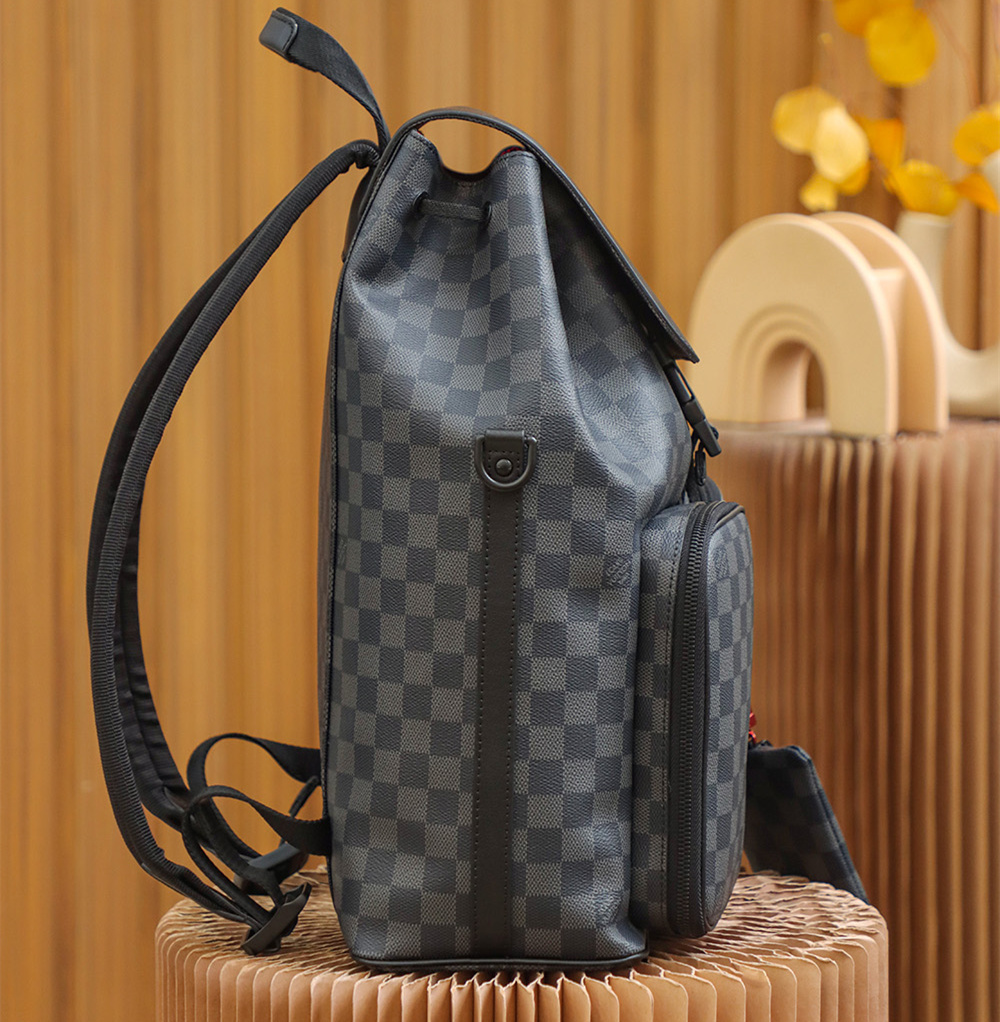 Louis Vuitton Utility M40279