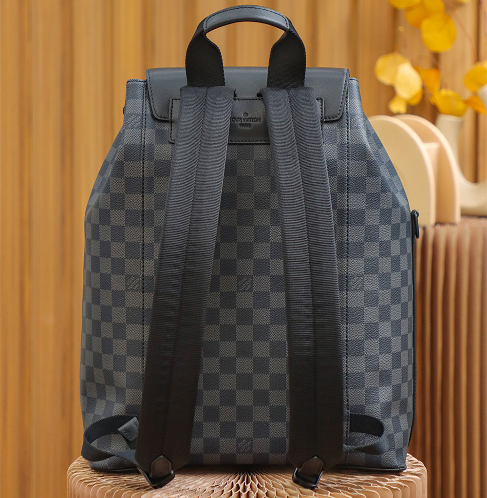 Louis Vuitton Utility M40279