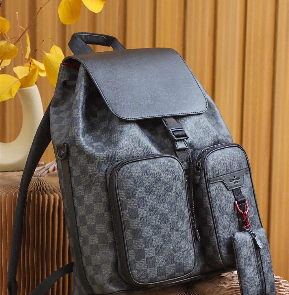 Louis Vuitton Utility M40279