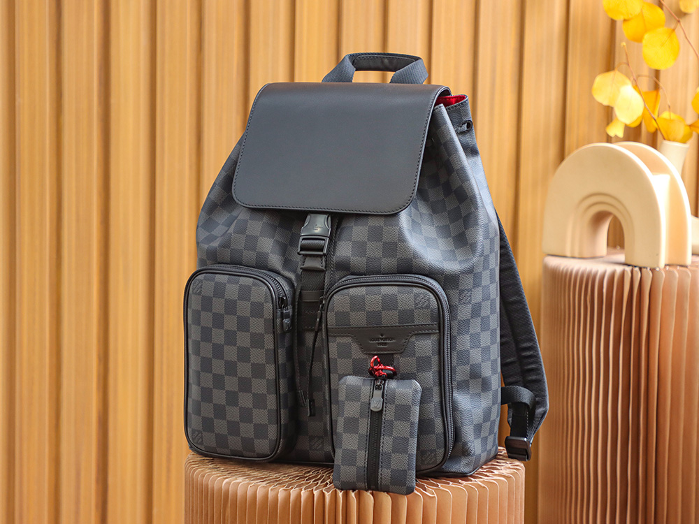 Louis Vuitton Utility M40279