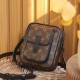 Louis Vuitton Christopher M69404