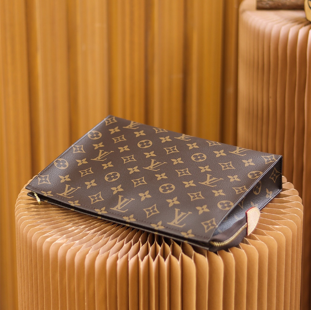 Louis Vuitton Toiletry Pouch M47542