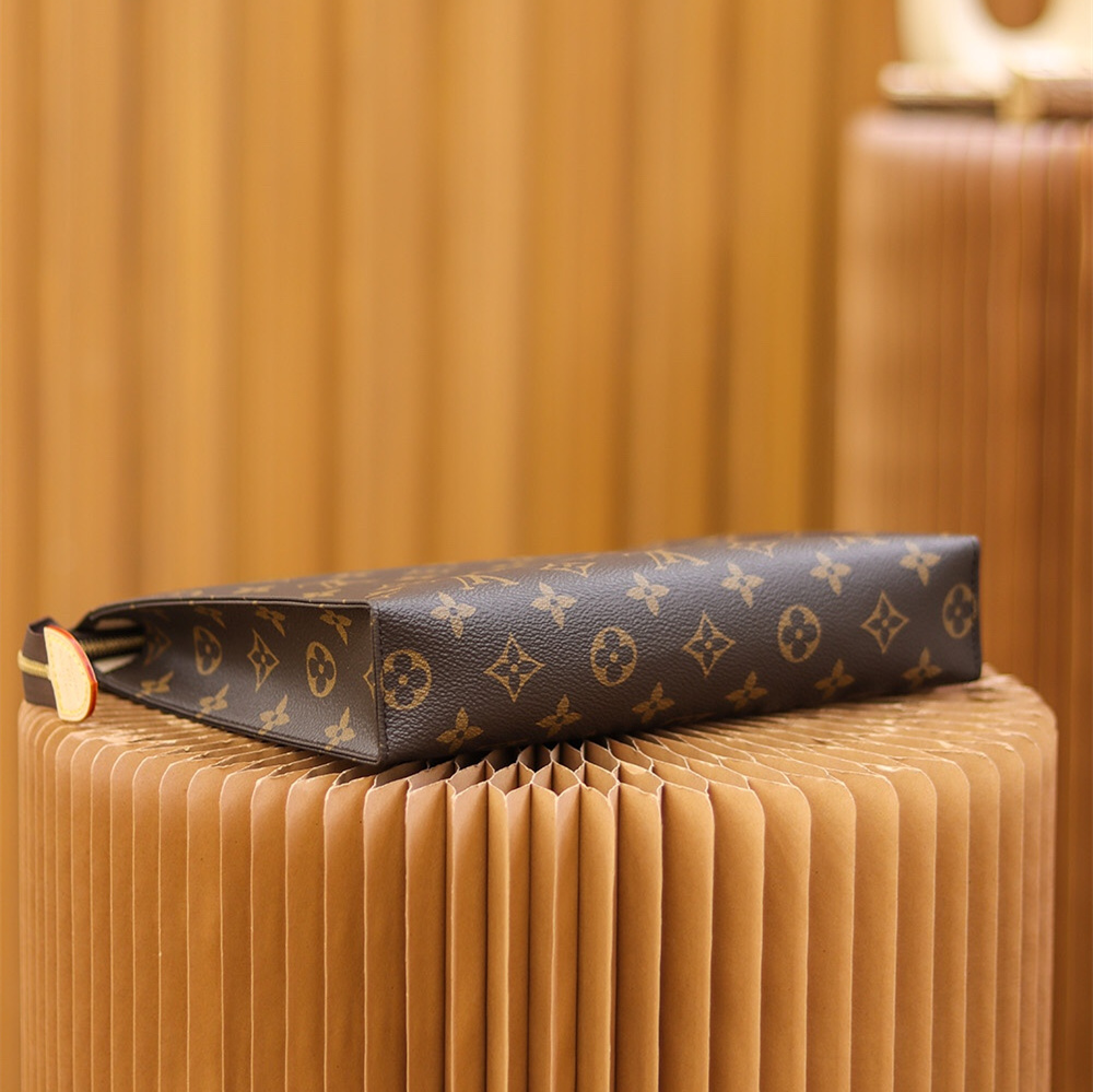 Louis Vuitton Toiletry Pouch M47542