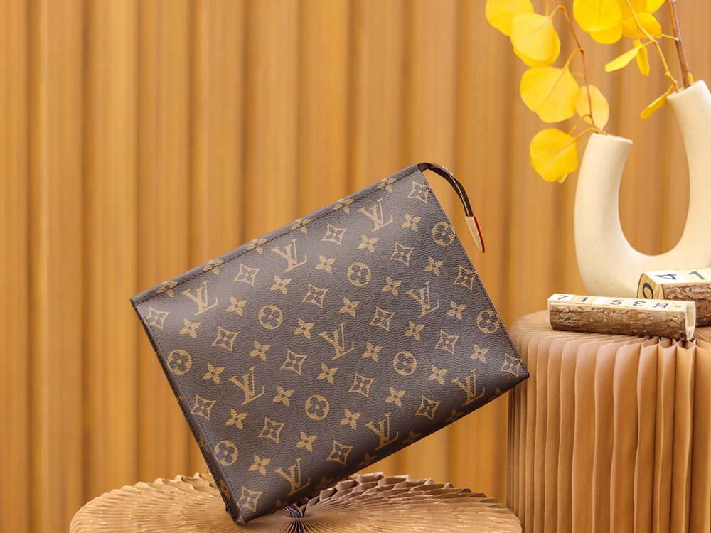 Louis Vuitton Toiletry Pouch M47542