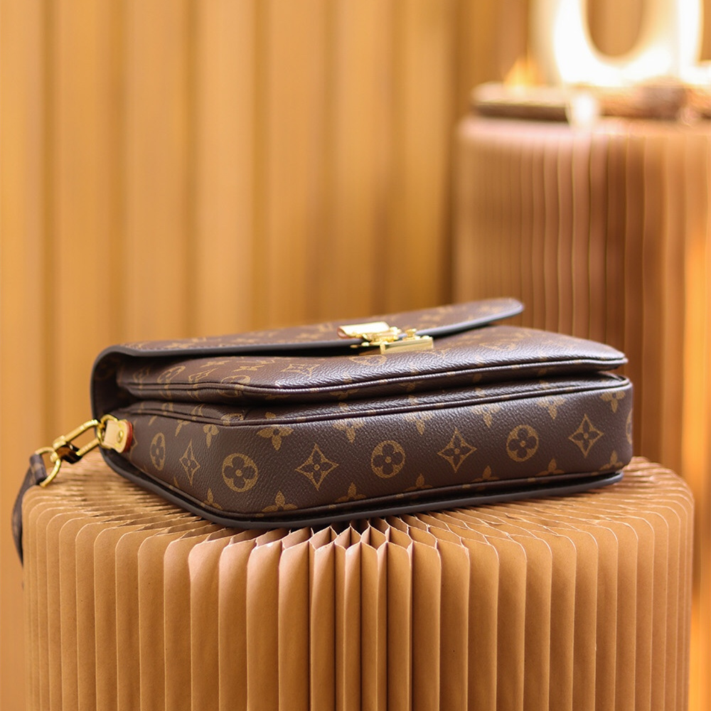 Louis Vuitton Pochette Metis M44875