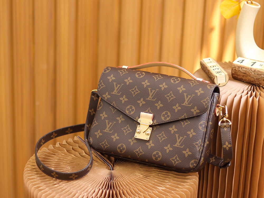 Louis Vuitton Pochette Metis M44875