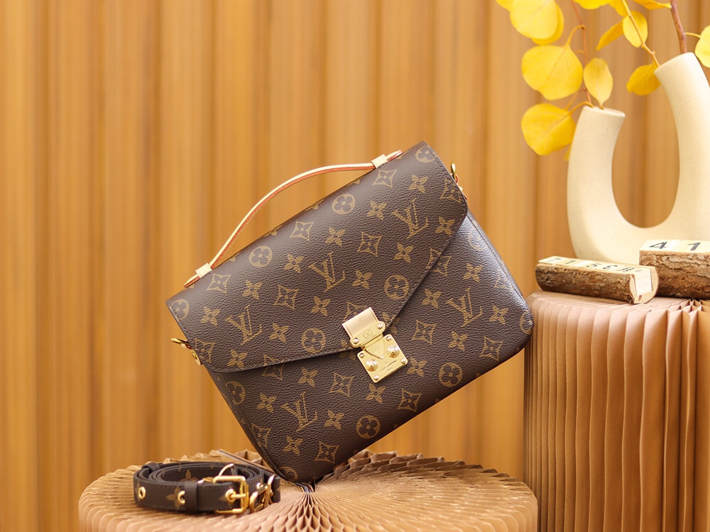 Louis Vuitton Pochette Metis M44875