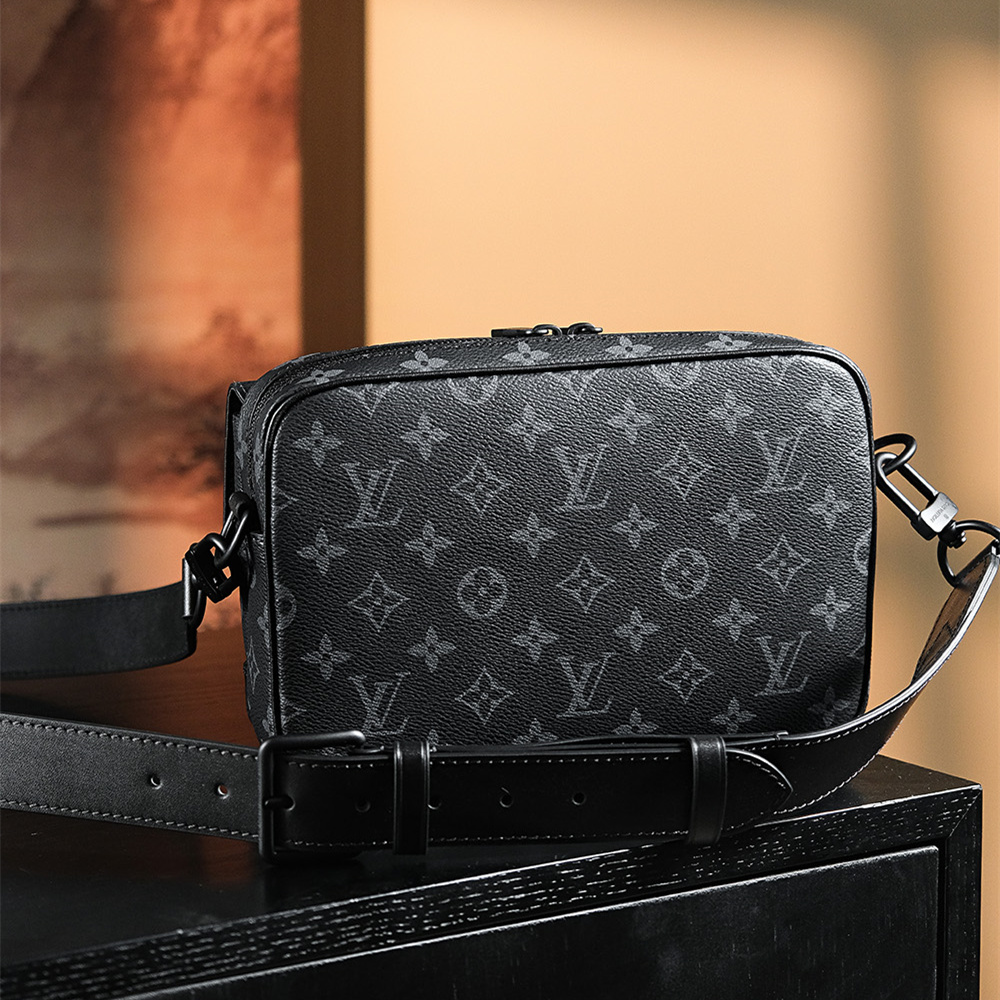 Louis Vuitton Steamer Messenger M46795 