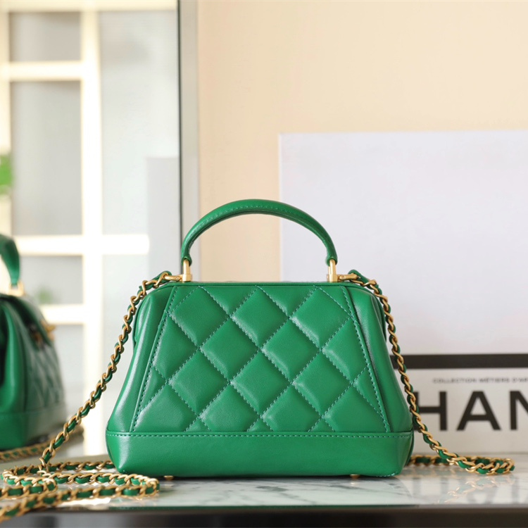 Chanel 24A series polished lambskin shoulder bag green