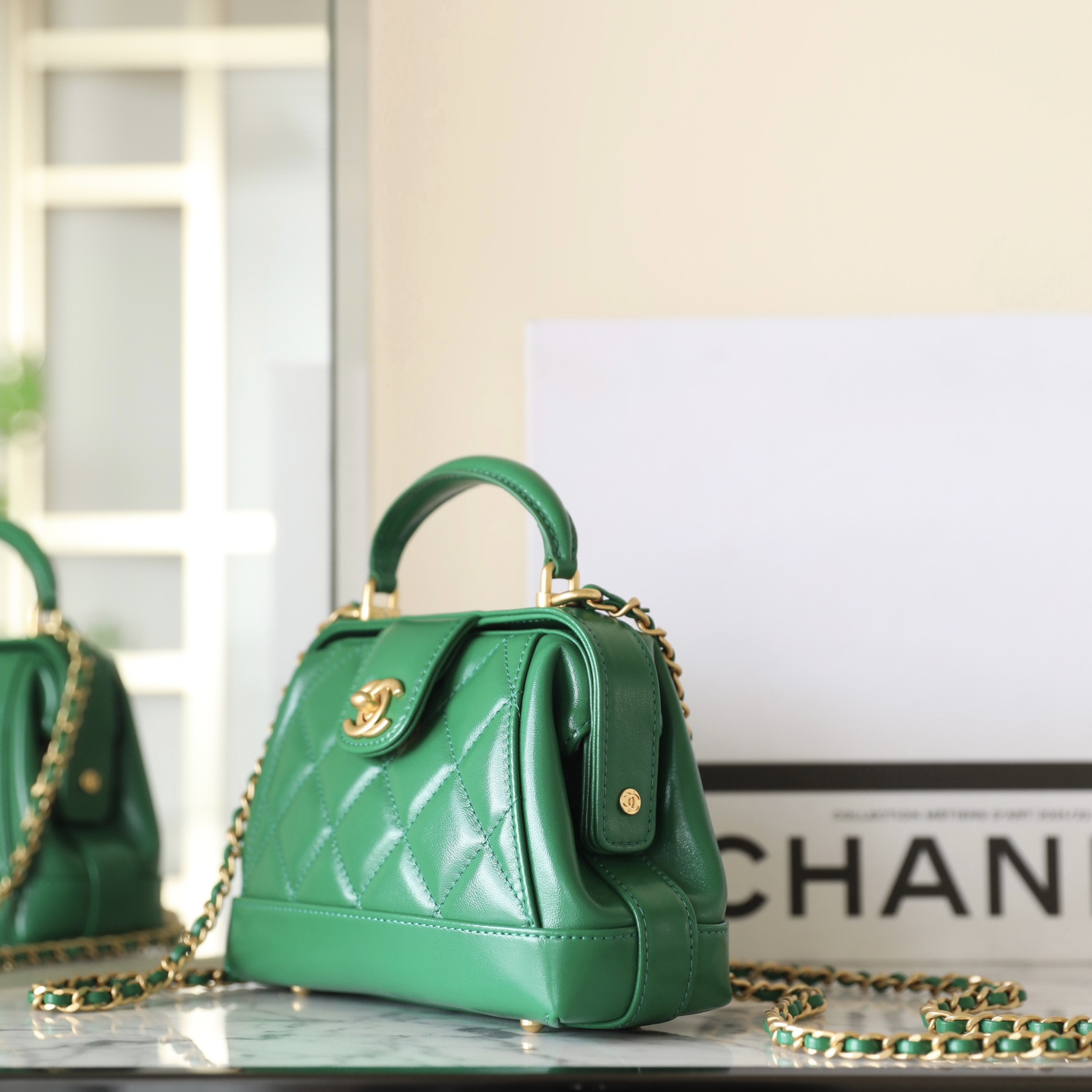 Chanel 24A series polished lambskin shoulder bag green