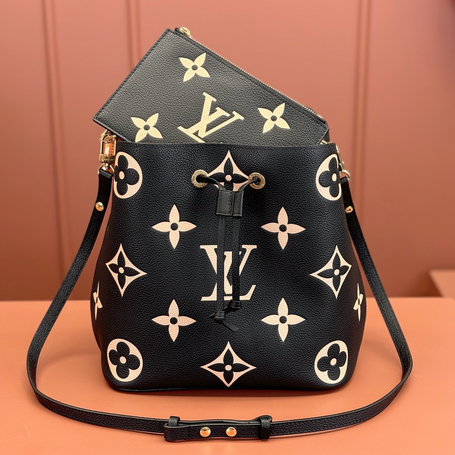 Louis Vuitton Neonoe M45497 