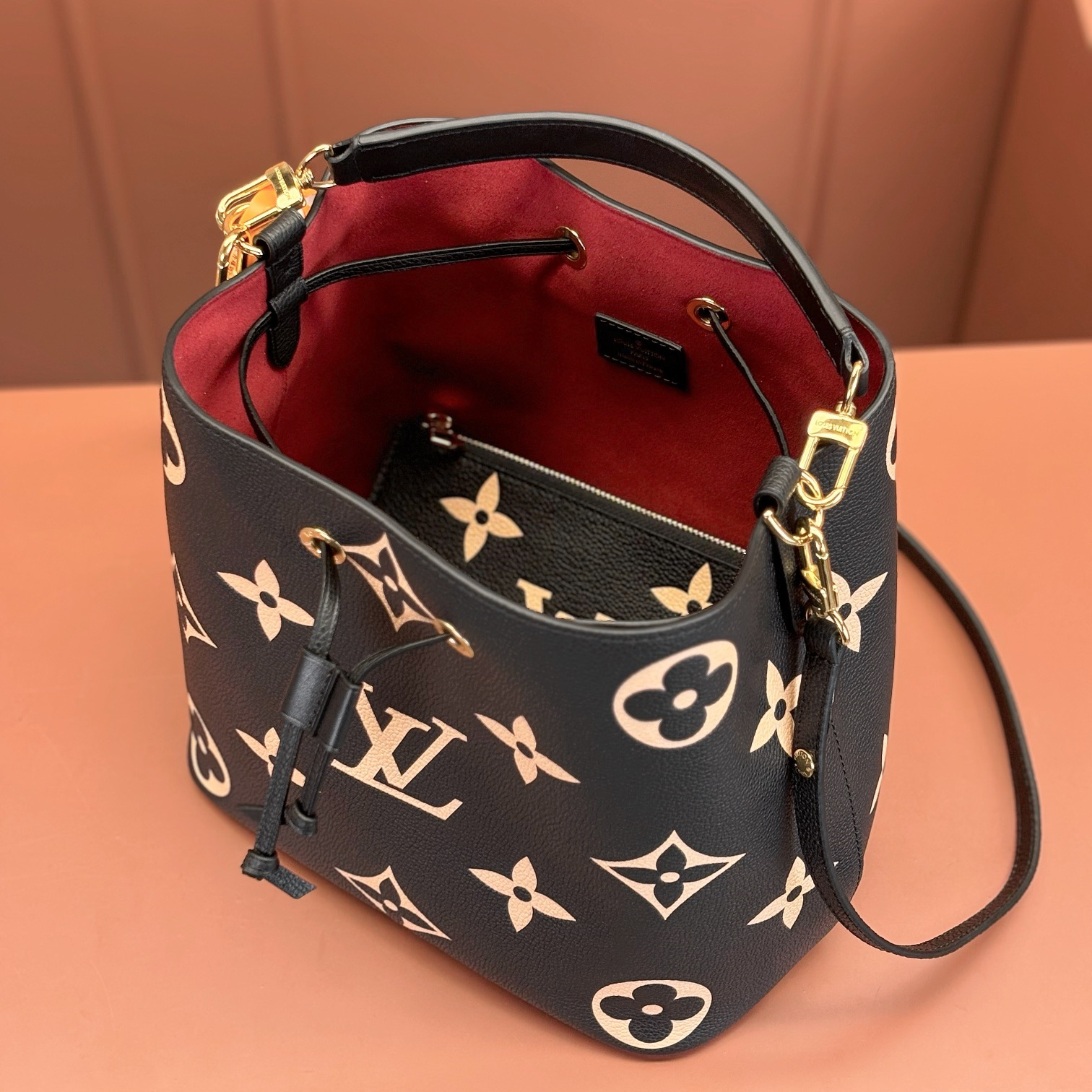 Louis Vuitton Neonoe M45497 