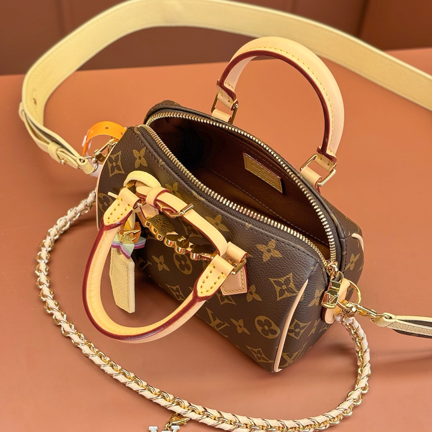 Louis Vuitton SpeedyBandouliere M46970 