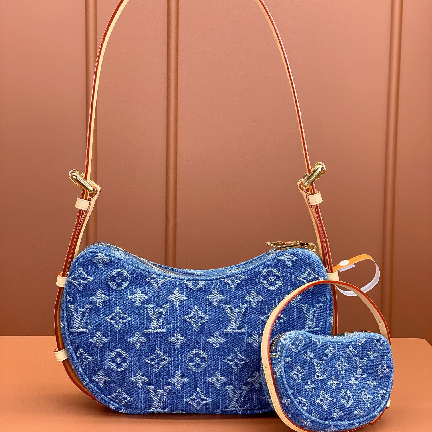 Louis Vuitton Croissant M46856 