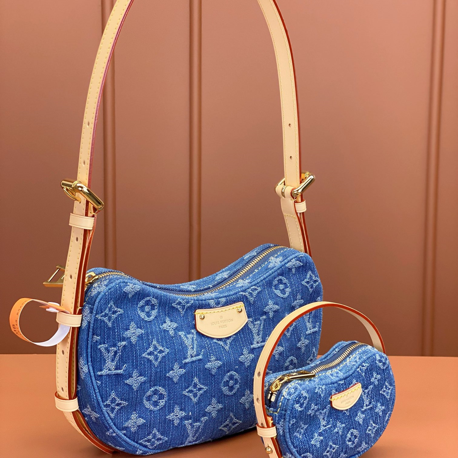 Louis Vuitton Croissant M46856 