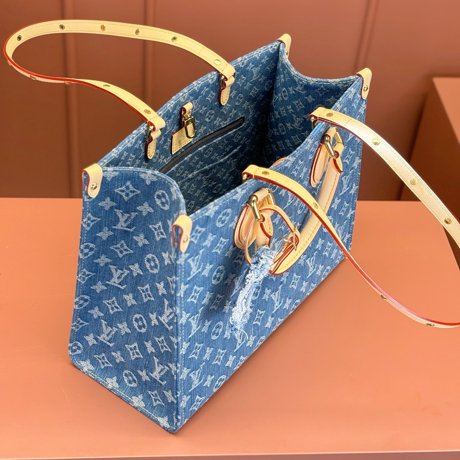 Louis Vuitton Onthego M46871 