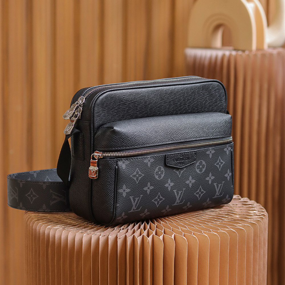 Louis Vuitton Outdoor M30233