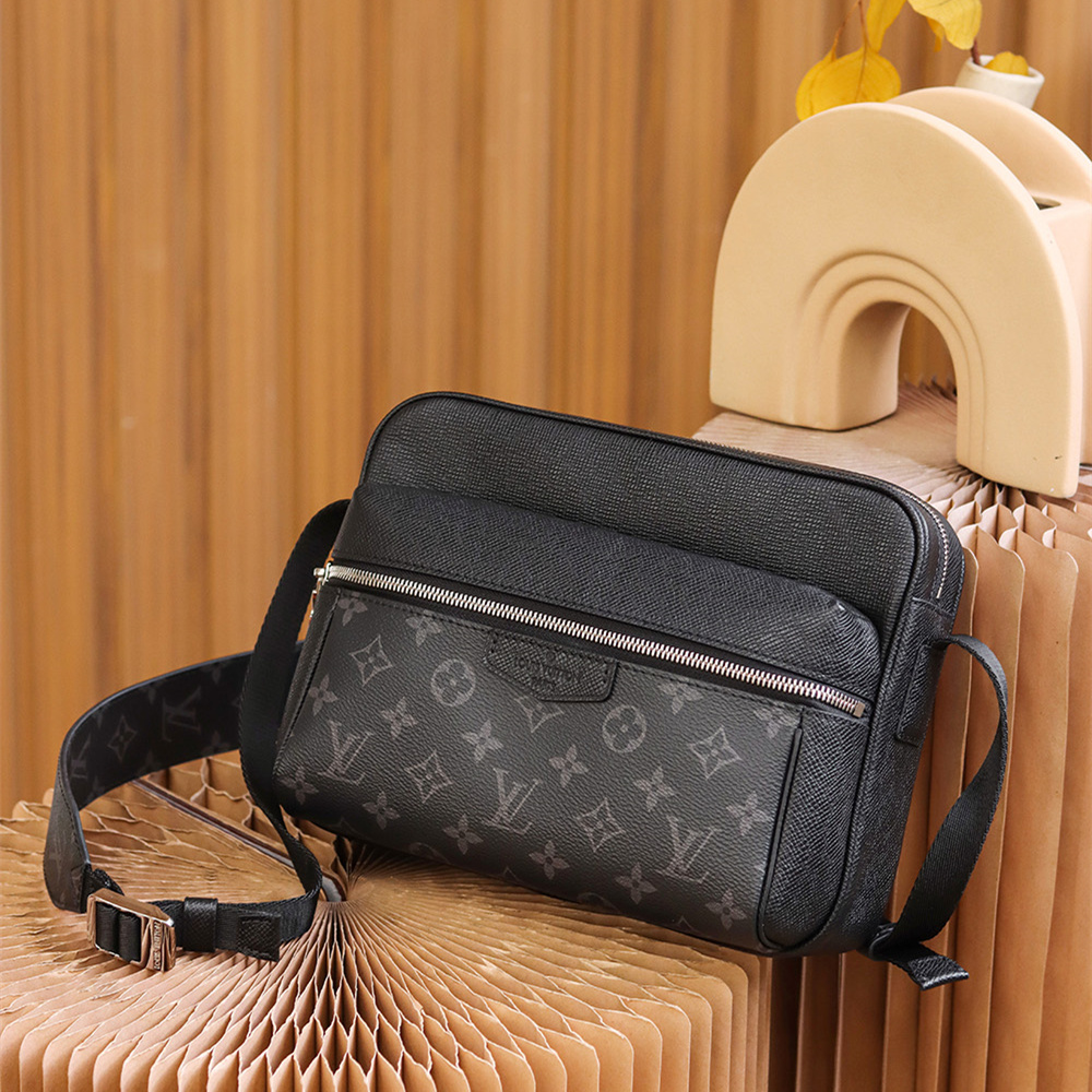 Louis Vuitton Outdoor M30233