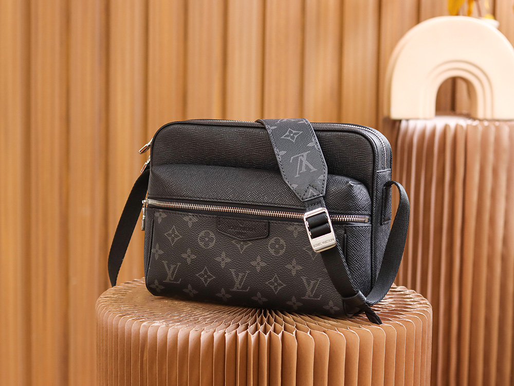 Louis Vuitton Outdoor M30233