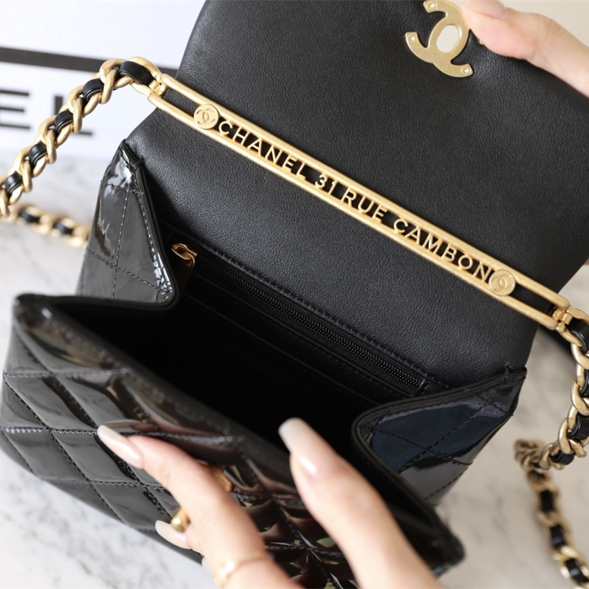 Chanel 24S black patent leather shoulder bag