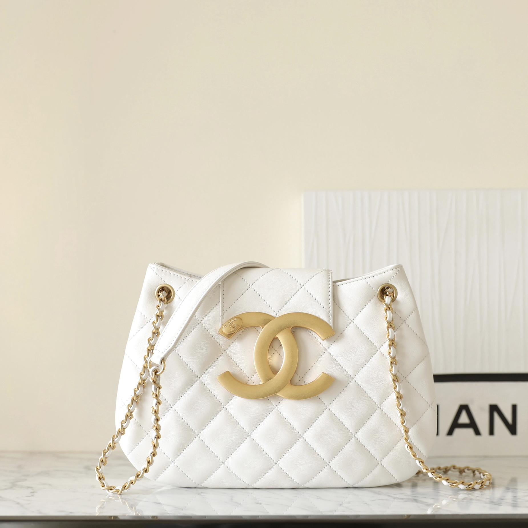 Chanel 24C series round shoulder bag white large