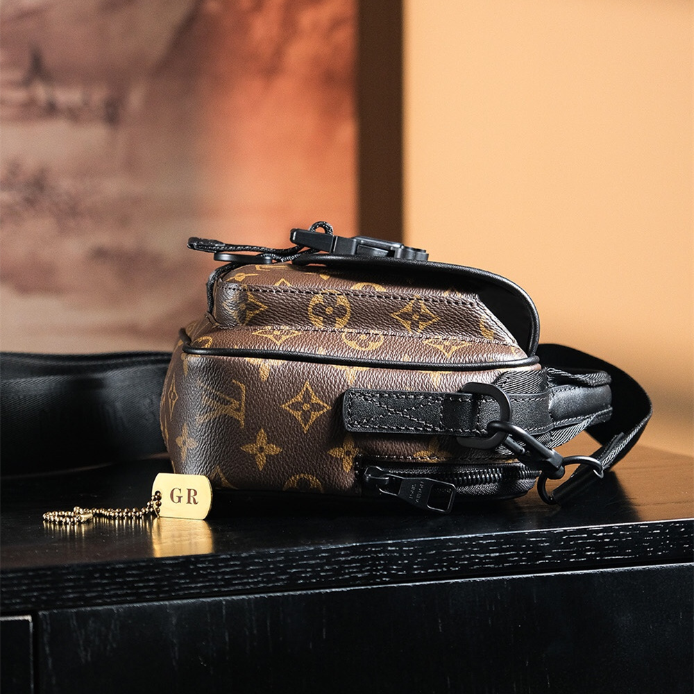 Louis Vuitton Quest M46973