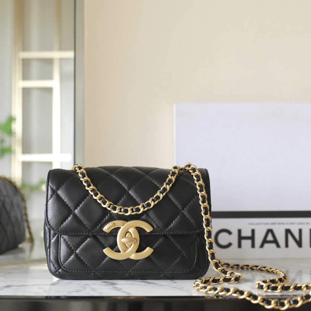 Chanel 24B series AS5026 lambskin flap bag black