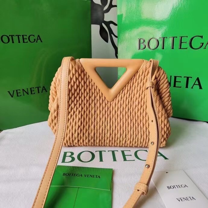 Bottega Veneta Small Point Bag In Peachy Quilted Leather