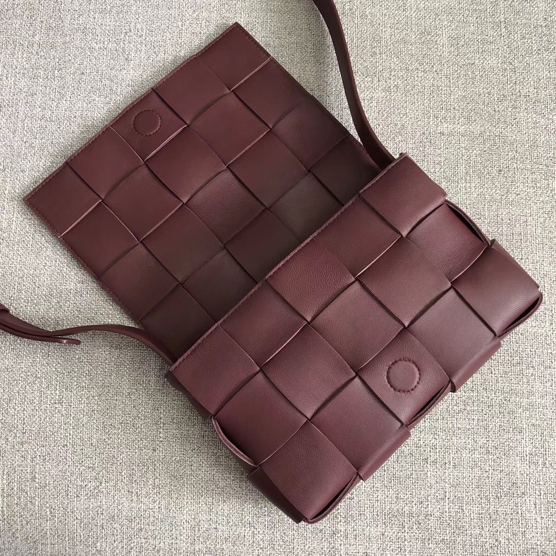 Bottega Veneta Cassette Bag In Bordeaux Lambskin