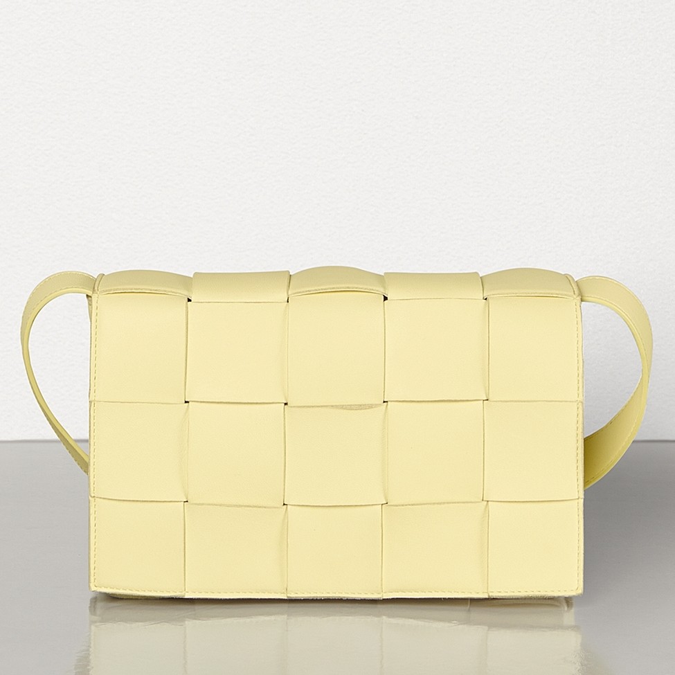 Bottega Veneta Cassette Bag In Cream Lambskin