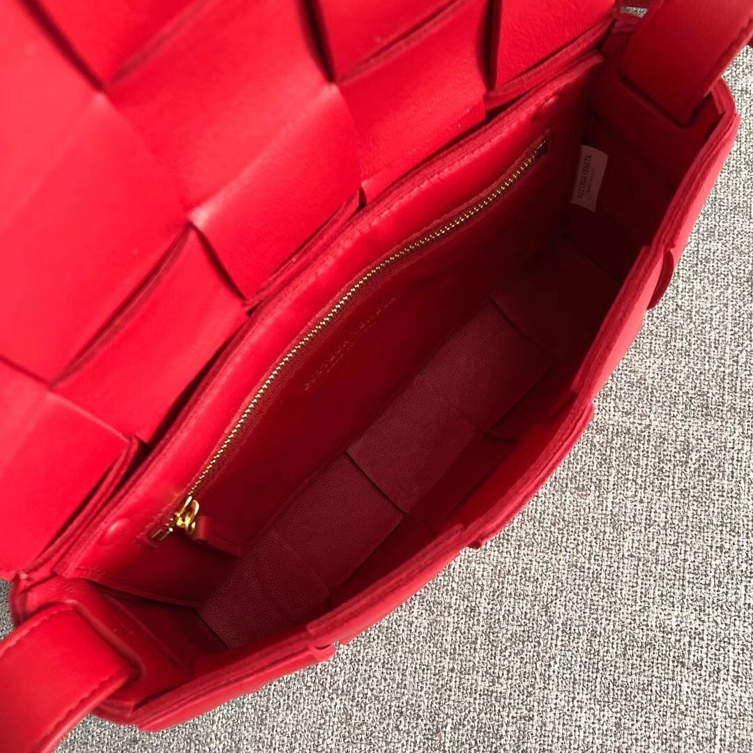 Bottega Veneta Cassette Bag In Red Lambskin