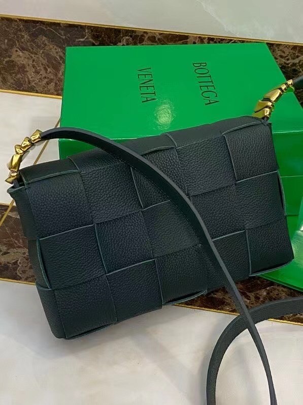 Bottega Veneta Cassette Bag In Green Grained Leather