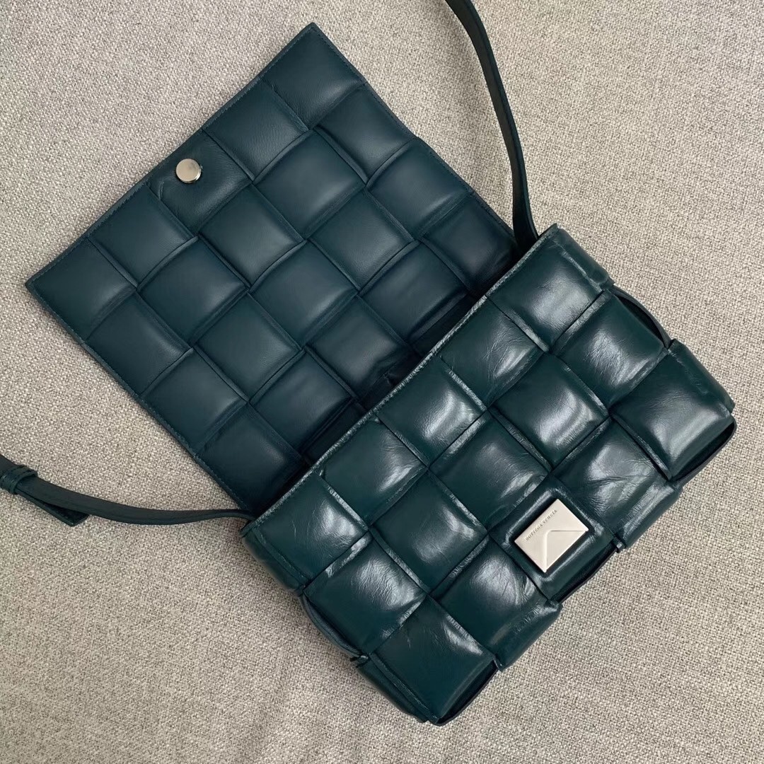 Bottega Veneta Padded Cassette Bag In Green Calfskin