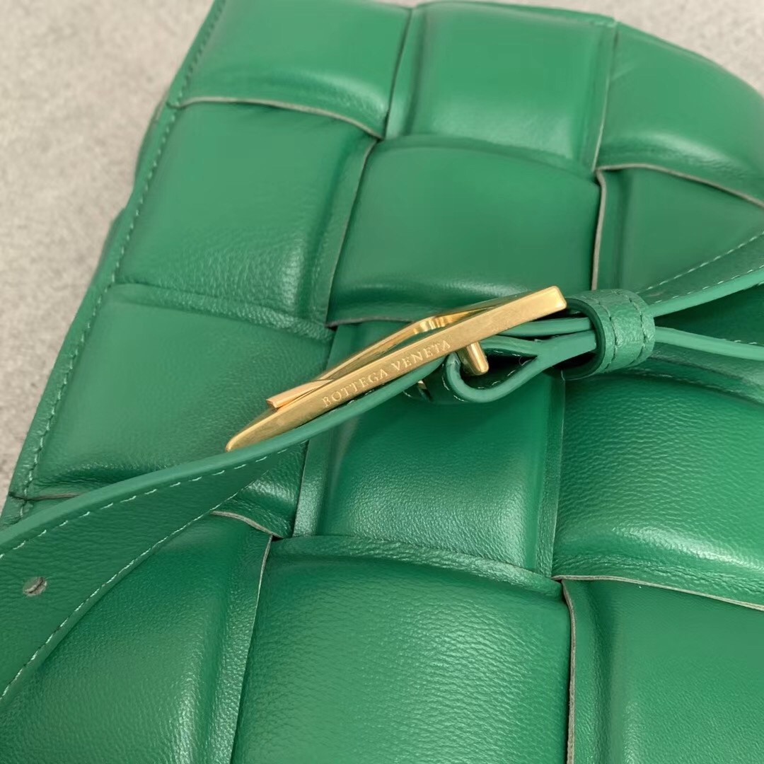 Bottega Veneta Padded Cassette Bag In Racing Green Calfskin