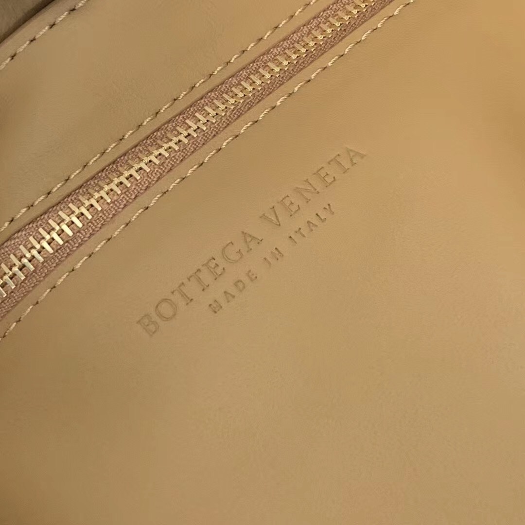 Bottega Veneta Padded Cassette Bag In Tapioca Calfskin