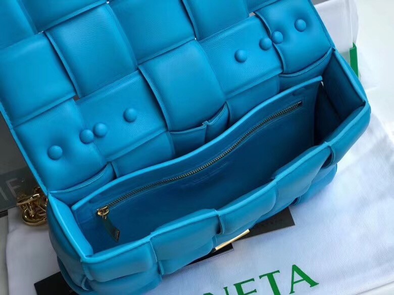 Bottega Veneta Chain Cassette Bag In Blue Calfskin