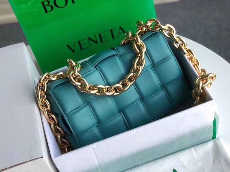 Bottega Veneta Chain Cassette Bag In Linoleum Calfskin