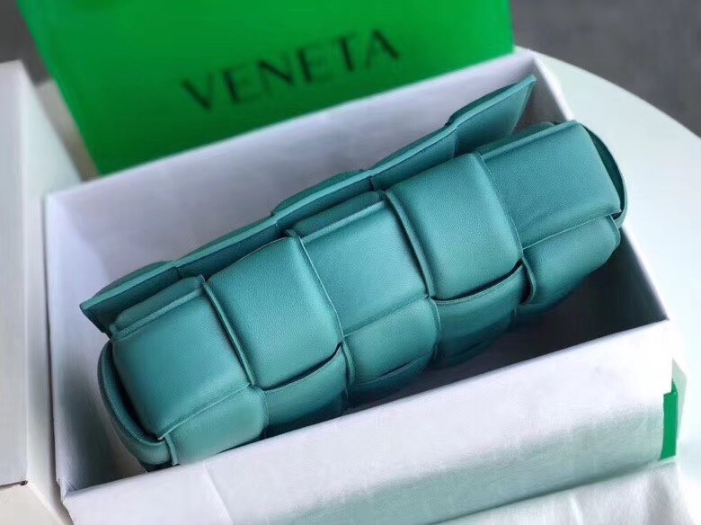 Bottega Veneta Chain Cassette Bag In Linoleum Calfskin