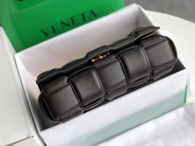 Bottega Veneta Chain Cassette Bag In Black Calfskin