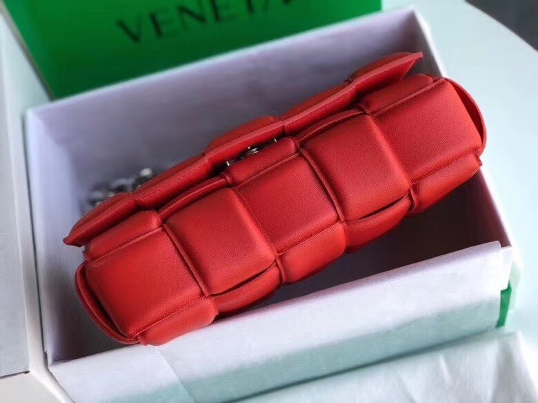 Bottega Veneta Chain Cassette Bag In Red Calfskin