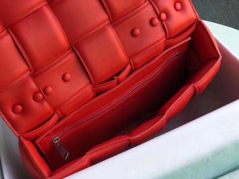 Bottega Veneta Chain Cassette Bag In Red Calfskin