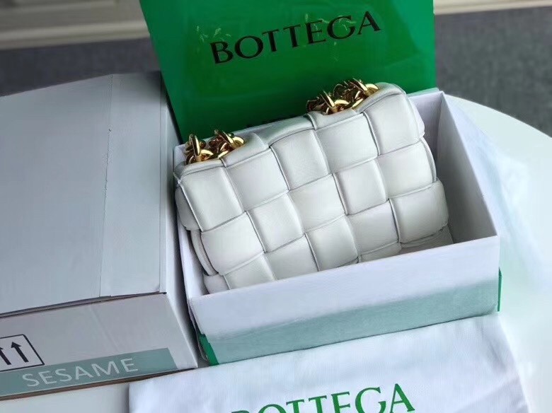 Bottega Veneta Chain Cassette Bag In White Calfskin