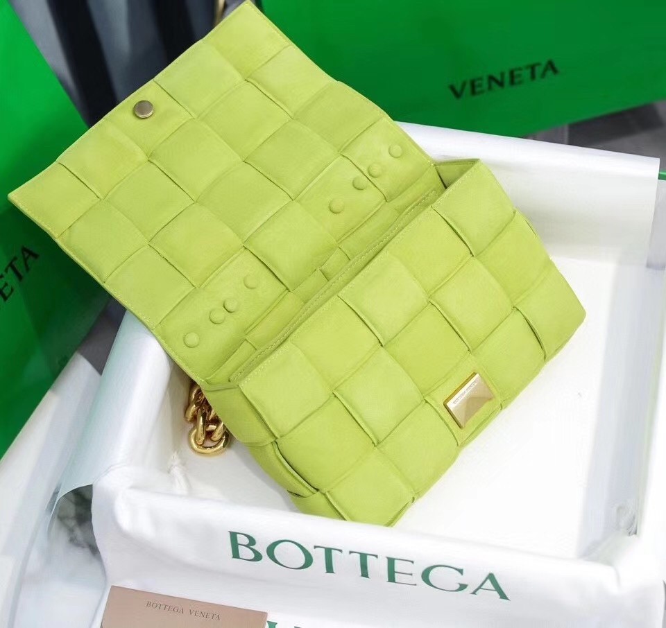 Bottega Veneta Chain Cassette Bag In Kiwi Suede